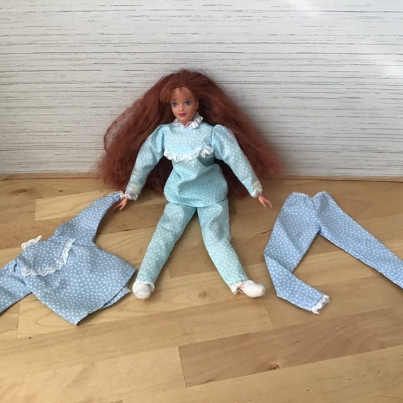 Barbie Midge Doll and Clothes - Picture 1 of 12